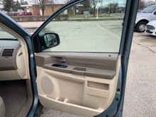 Load image into Gallery viewer, 2008 Chrysler Town & Country