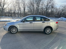Load image into Gallery viewer, 2009 Ford Focus SE