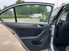Load image into Gallery viewer, 2012 Volkswagen Jetta SE