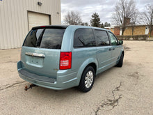 Load image into Gallery viewer, 2008 Chrysler Town & Country