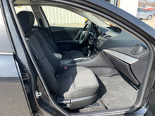 Load image into Gallery viewer, 2013 Mazda Mazda 3i Skyactive