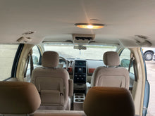 Load image into Gallery viewer, 2008 Chrysler Town & Country