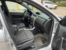 Load image into Gallery viewer, 2011 Ford Focus SE