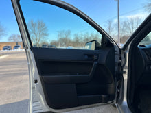 Load image into Gallery viewer, 2009 Ford Focus SE
