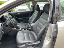 Load image into Gallery viewer, 2012 Volkswagen Jetta SE