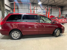 Load image into Gallery viewer, 2009 Toyota Sienna XLE