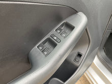 Load image into Gallery viewer, 2012 Volkswagen Jetta SE