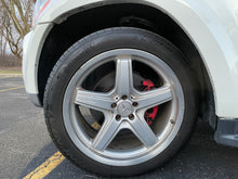 Load image into Gallery viewer, Mercedes-Benz GL550 AMG Package