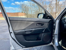 Load image into Gallery viewer, 2006 Mazda Mazda3i