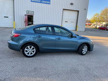 Load image into Gallery viewer, 2011 Mazda Mazda 3i Touring