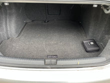 Load image into Gallery viewer, 2012 Volkswagen Jetta SE