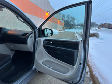 Load image into Gallery viewer, 2019 Dodge Grand Caravan SE
