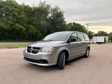 Load image into Gallery viewer, 2013 Dodge Grand Caravan SE
