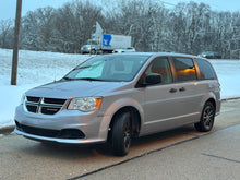 Load image into Gallery viewer, 2019 Dodge Grand Caravan SE
