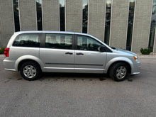 Load image into Gallery viewer, 2012 Dodge Grand Caravan SE
