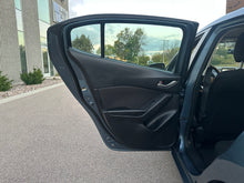 Load image into Gallery viewer, 2016 Mazda Mazda 3i
