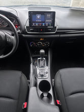 Load image into Gallery viewer, 2016 Mazda Mazda 3i Sport
