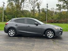 Load image into Gallery viewer, 2016 Mazda Mazda 3i Sport
