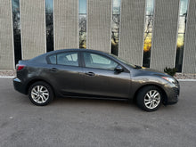 Load image into Gallery viewer, 2013 Mazda Mazda 3i Skyactive
