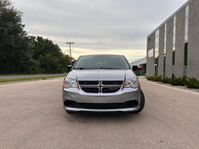 Load image into Gallery viewer, 2013 Dodge Grand Caravan SE
