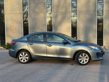 Load image into Gallery viewer, 2013 Mazda Mazda 3i Skyactive

