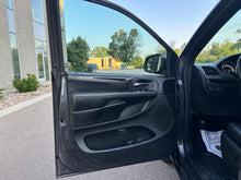 Load image into Gallery viewer, 2016 Dodge Grand Caravan SXT

