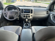Load image into Gallery viewer, 2007 Ford Escape XLT
