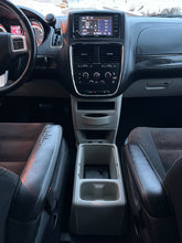 Load image into Gallery viewer, 2019 Dodge Grand Caravan SE
