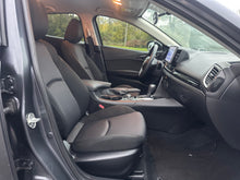 Load image into Gallery viewer, 2016 Mazda Mazda 3i Sport
