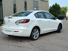 Load image into Gallery viewer, 2013 Mazda Mazda 3i Skyactive
