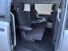 Load image into Gallery viewer, 2019 Dodge Grand Caravan SE
