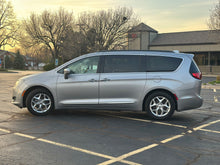 Load image into Gallery viewer, 2017 Chrysler Pacifica Touring L
