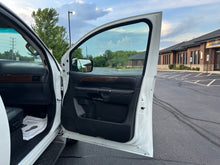 Load image into Gallery viewer, 2015 Nissan Armada SV AWD
