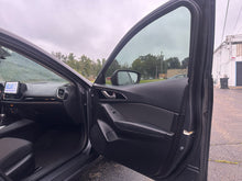 Load image into Gallery viewer, 2016 Mazda Mazda 3i Sport
