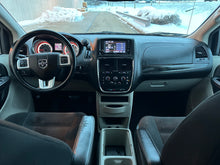 Load image into Gallery viewer, 2019 Dodge Grand Caravan SE
