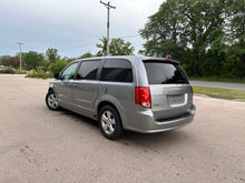 Load image into Gallery viewer, 2013 Dodge Grand Caravan SE
