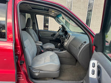Load image into Gallery viewer, 2007 Ford Escape XLT
