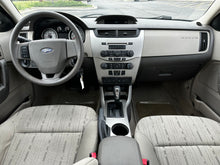 Load image into Gallery viewer, 2009 Ford Focus SE
