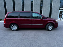 Load image into Gallery viewer, 2016 Chrysler Town and Country Touring
