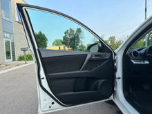 Load image into Gallery viewer, 2013 Mazda Mazda 3i Skyactive

