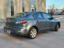 Load image into Gallery viewer, 2013 Mazda Mazda 3i Skyactive
