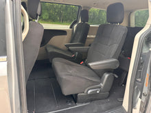 Load image into Gallery viewer, 2013 Dodge Grand Caravan SE
