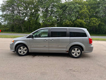 Load image into Gallery viewer, 2013 Dodge Grand Caravan SE
