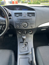 Load image into Gallery viewer, 2013 Mazda Mazda 3i Skyactive
