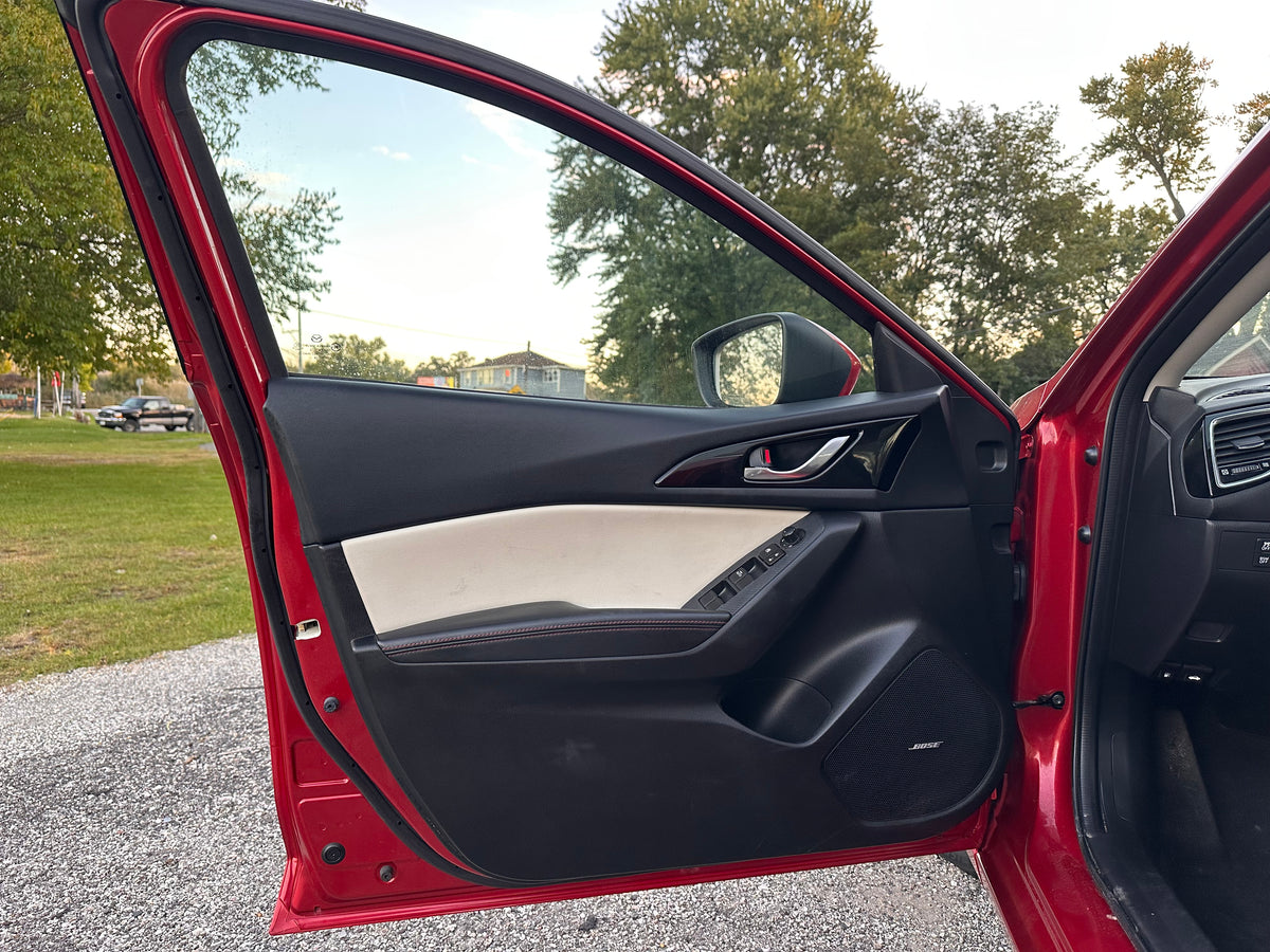 2015 Mazda Mazda 3S Grand Touring Hatchback