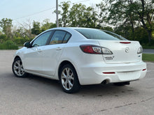Load image into Gallery viewer, 2013 Mazda Mazda 3i Skyactive
