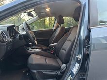 Load image into Gallery viewer, 2016 Mazda Mazda 3i
