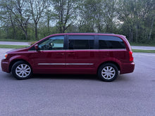 Load image into Gallery viewer, 2016 Chrysler Town and Country Touring
