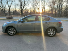 Load image into Gallery viewer, 2013 Mazda Mazda 3i Skyactive
