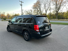 Load image into Gallery viewer, 2017 Dodge Grand Caravan SXT
